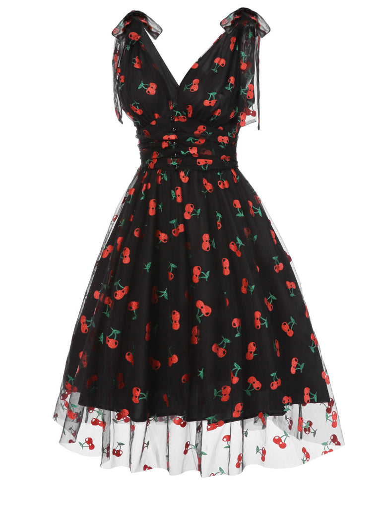 Robe trapèze noire en maille cerise des années 1950