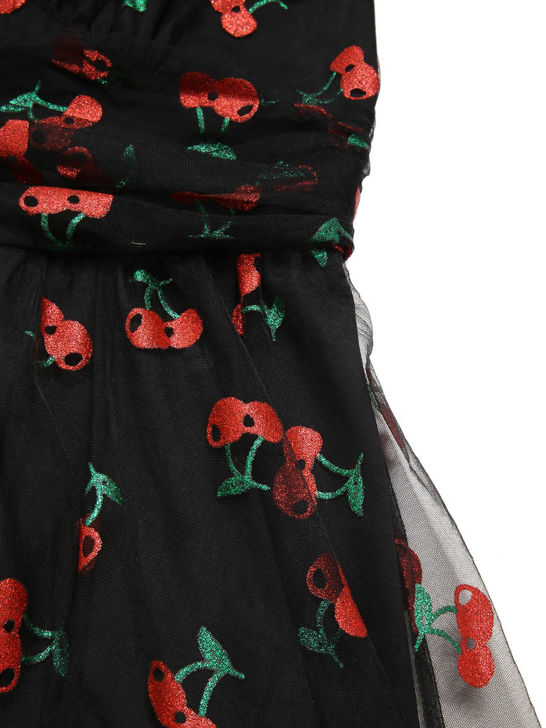 Robe trapèze noire en maille cerise des années 1950