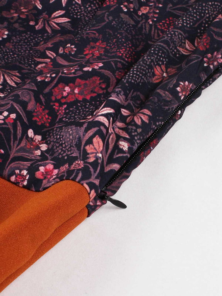 Robe patchwork fleurie rouge brique à revers des années 1950