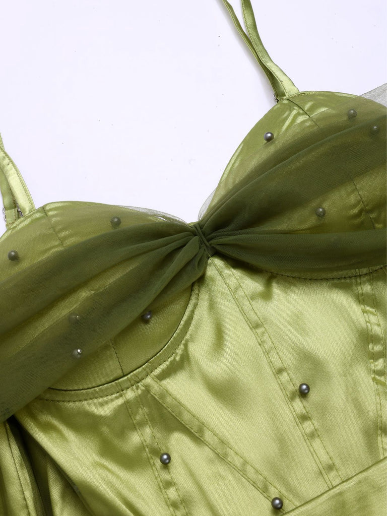 Robe à épaules dénudées et bretelles en maille et satin chartreuse des années 1950