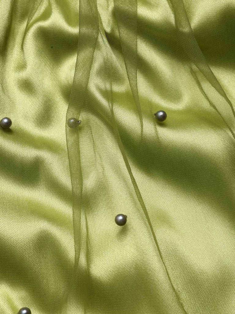Robe à épaules dénudées et bretelles en maille et satin chartreuse des années 1950