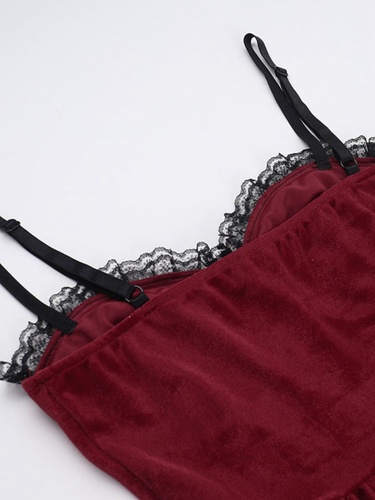 Robe de Noël bordeaux gothique en velours chaînes et strass années 1950