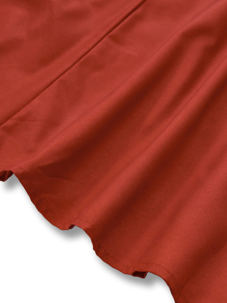 Robe rouge à revers avec guitare et notes des années 1950