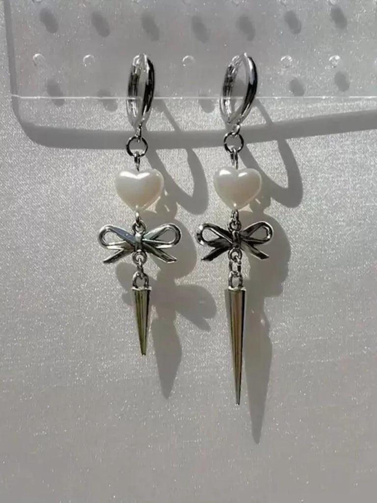 Boucles d'oreilles pendantes gothiques asymétriques en forme de cœur en argent