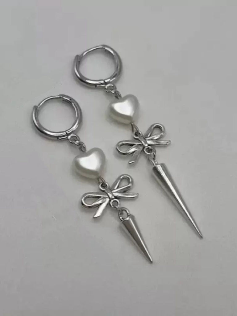 Boucles d'oreilles pendantes gothiques asymétriques en forme de cœur en argent