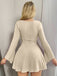 Robe col carré et manches cloche côtelées années 60