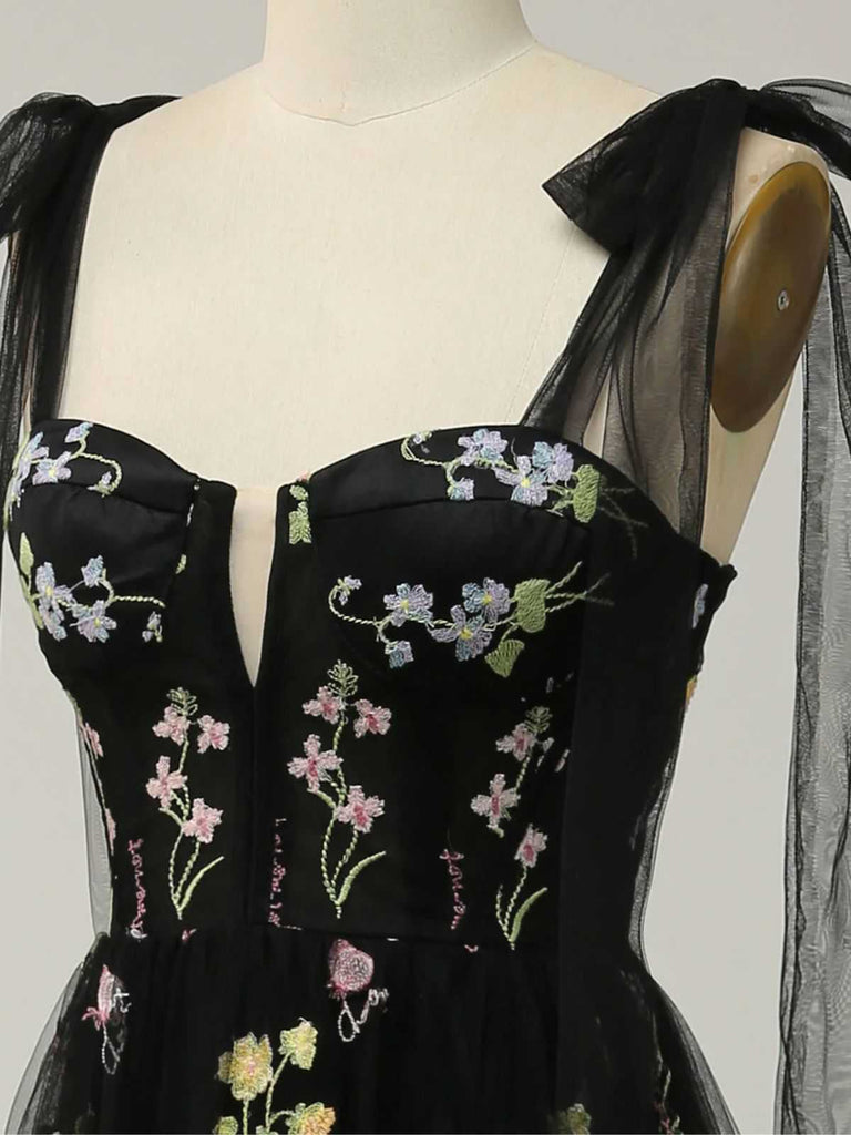 Robe longue noire brodée à fleurs en maille à épaules nouées des années 1930