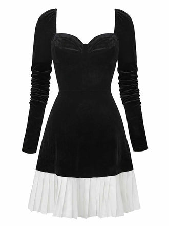 Robe col cœur et ourlet plissé en velours noir et blanc contrastée années 60