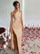 Robe asymétrique en satin fendue et froncée années 1960