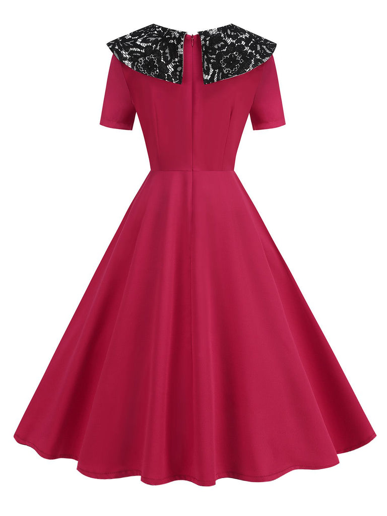 Robe trapèze col revers sauvage rouge en dentelle florale des années 1950