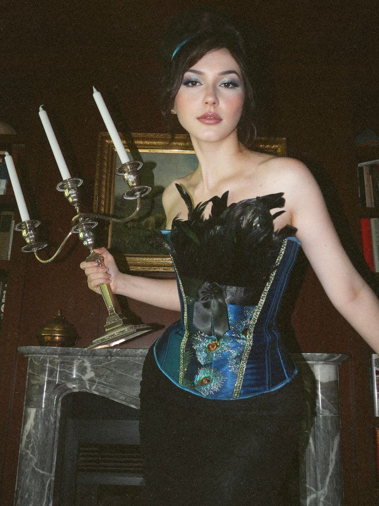 Corset bleu sarcelle brodé de motifs de plumes paon années 1930