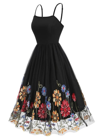 Robe noire en maille brodée de fleurs des années 1950