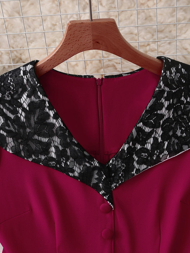 Robe trapèze col revers sauvage rouge en dentelle florale des années 1950