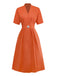 Robe unie orange à col en V et boutons et broche années 1940