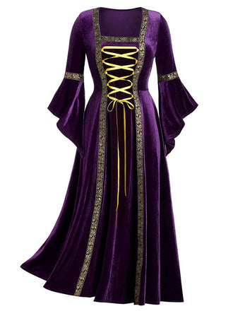 Robe Renaissance médiévale en velours à bordure dorée des années 1930