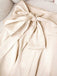 Jupe trapèze en satin beige avec nœud papillon des années 1970