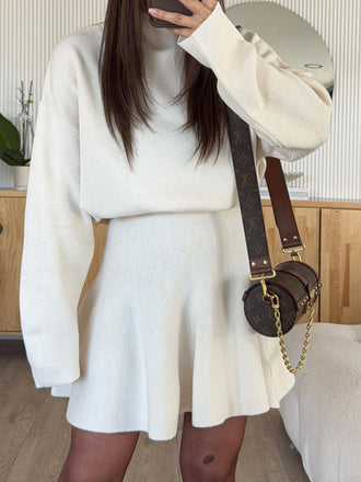 Robe pull col roulé et manches longues unie des années 1980