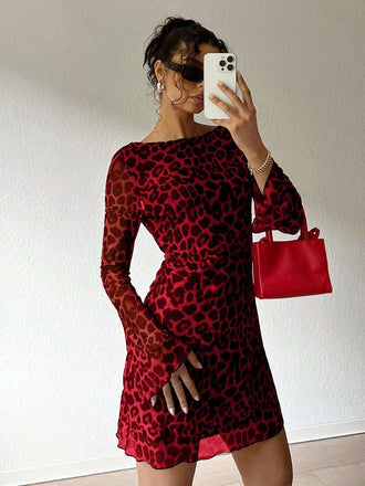 Robe léopard transparente manches cloche et dos nu des années 1980