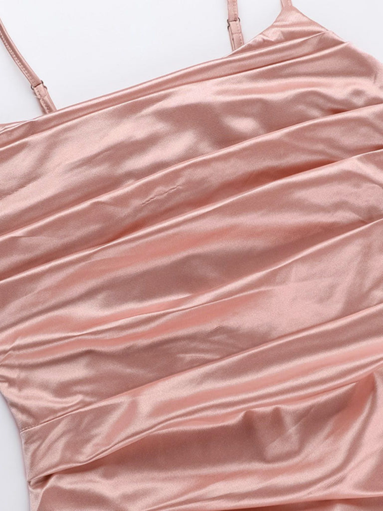 Robe fendue rose froncée en satin uni années 1930