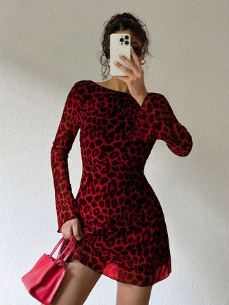 Robe léopard transparente manches cloche et dos nu des années 1980