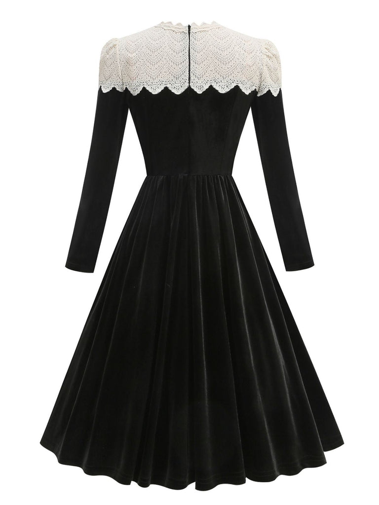 Robe noire en velours tricoté col et boutons nacrés années 1950