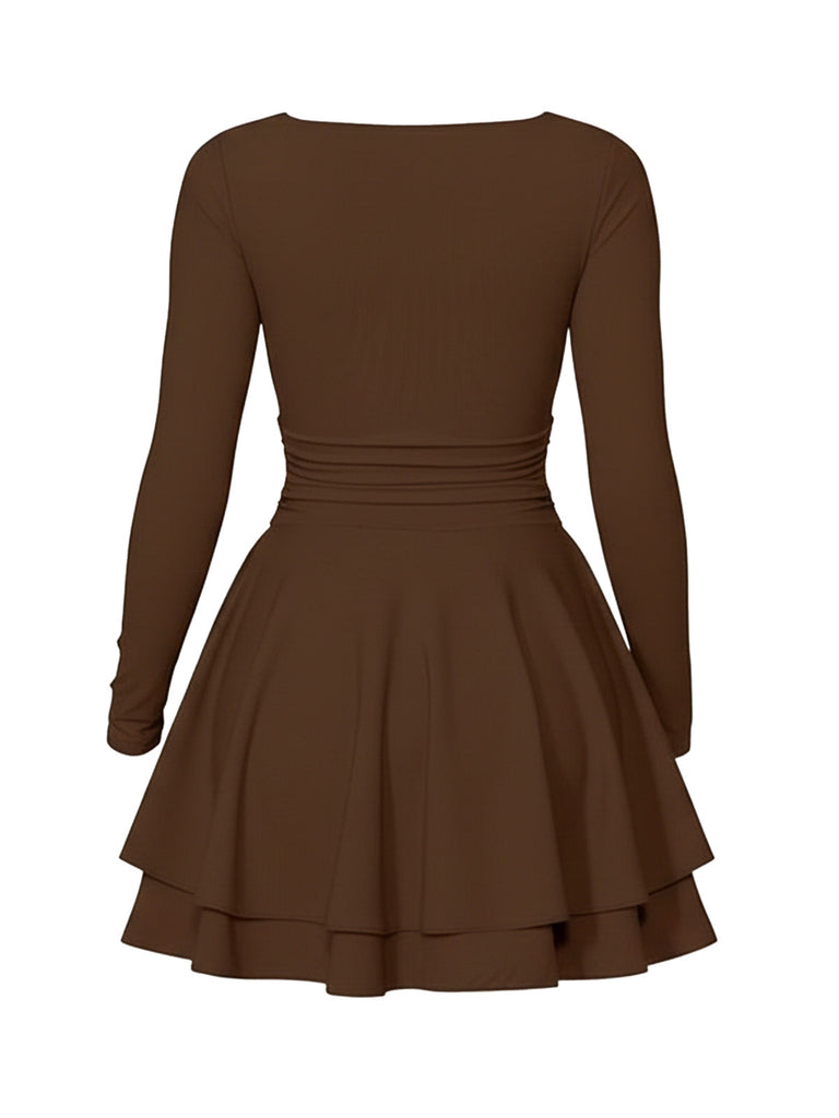 Robe coupe cintrée col carré et manches longues années 1980