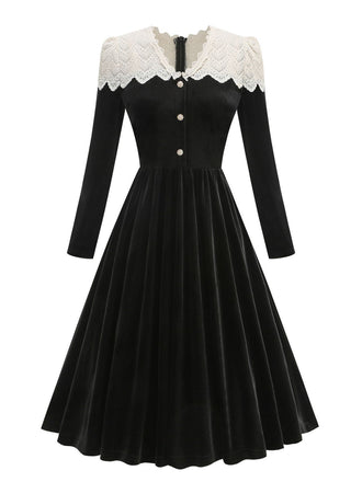 Robe noire en velours tricoté col et boutons nacrés années 1950