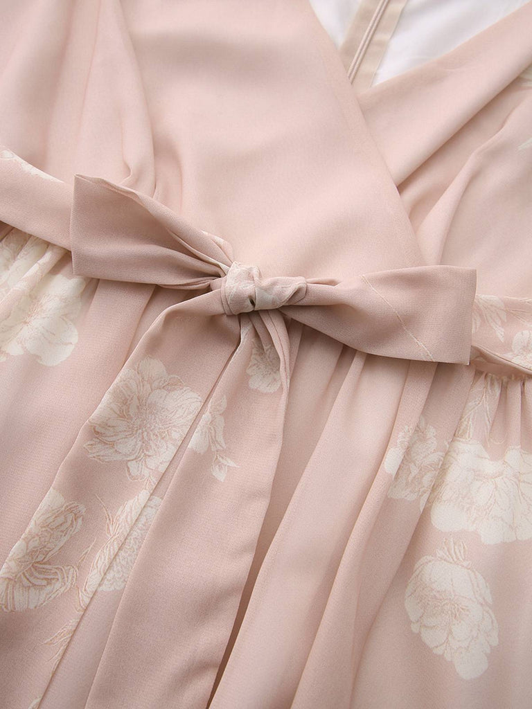 Robe rose sans manches à col V et ceinture florale années 1940