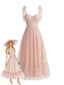 Robe rose foncé pois suisses et manches bouffantes années 1950