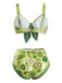 Ensemble bikini à motifs verts et blancs sur fond blanc