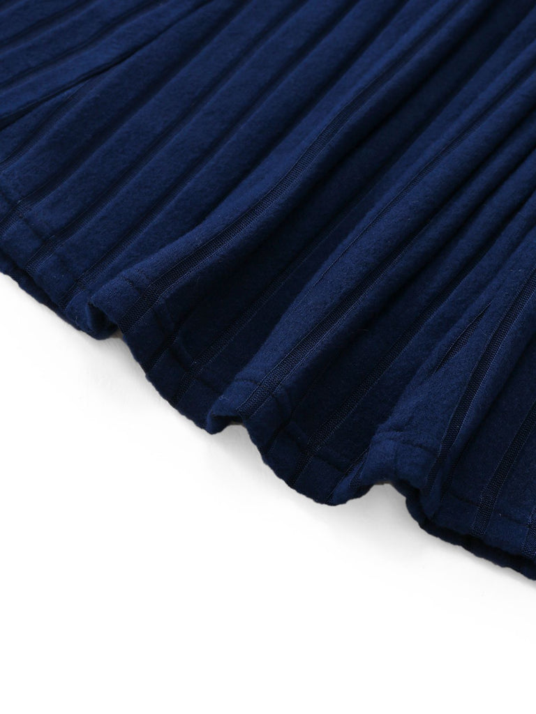 Robe à capuche en tricot côtelée et découpes avec cape des années 1940