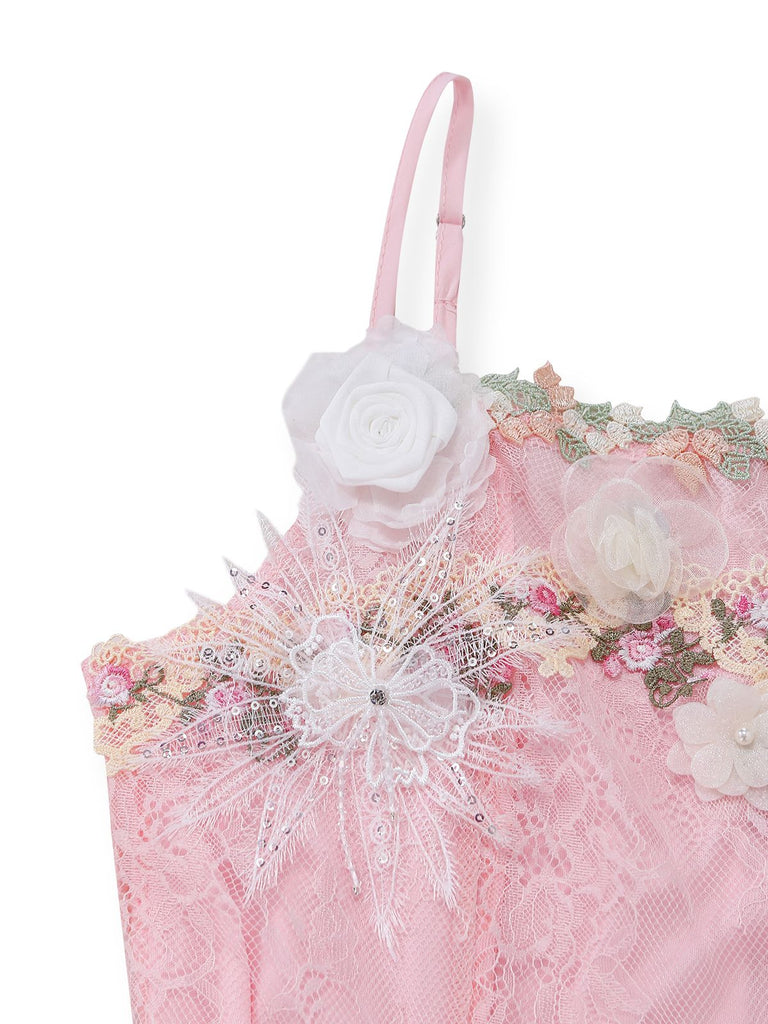 Robe longue rose à fines bretelles dentelle florale années 1940