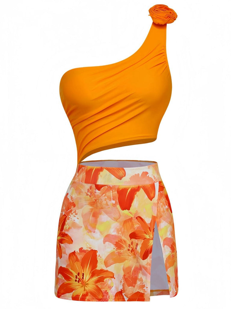 Maillot de bain une pièce orange à motif floral 3D des années 1940 sur fond blanc