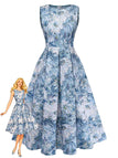 Robe bleue à fleurs portée par une poupée Barbie sur fond blanc