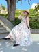 Robe bohème multicolore à fleurs col V années 1930
