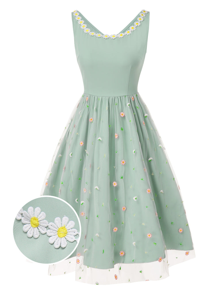 [Prévente] Robe brodée de marguerites en tulle vert aqua des années 1950