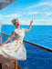 Robe jaune à fleurs antique col bateau ceinturée années 1950