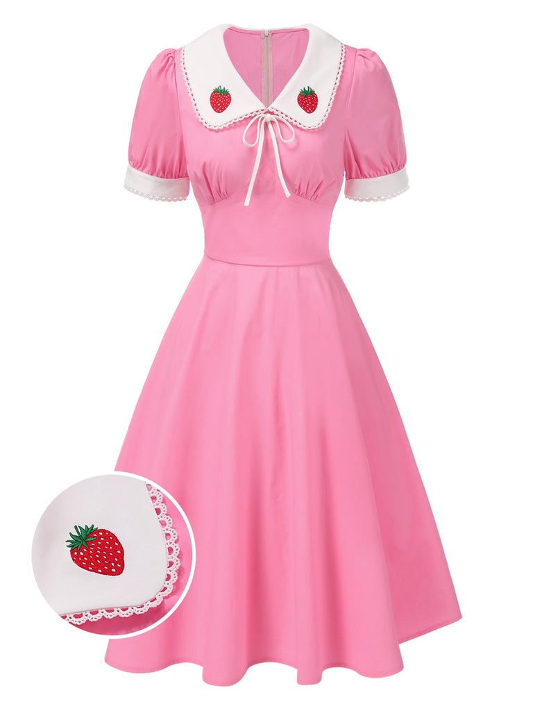 [Prévente] Robe rose en coton brodée fraises manches bouffantes dannées 1950