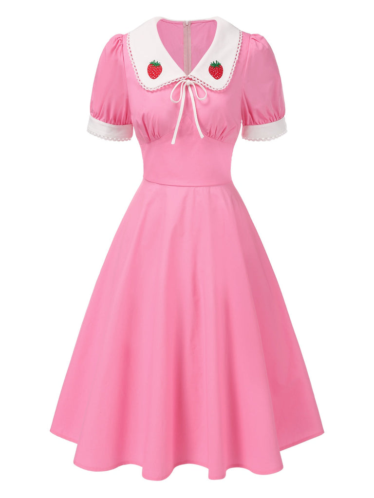 [Prévente] Robe rose en coton brodée fraises manches bouffantes dannées 1950