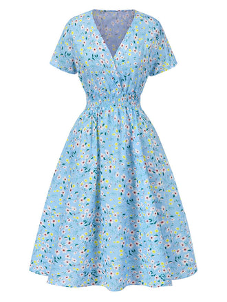 Robe trapèze bleu ciel à fleurs et col en V des années 1950