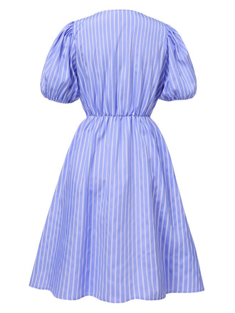 Robe rayée bleue à lacets nœud bouffant des années 1950