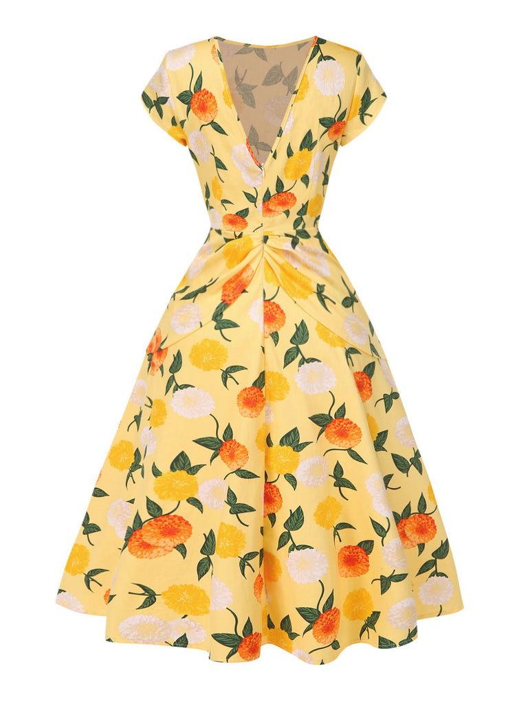 [Prévente] Robe froncée à fleurs d'hortensia jaune des années 1950
