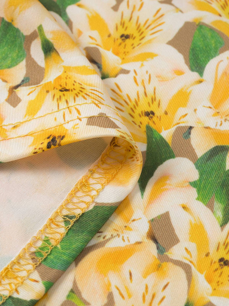 Robe jaune à fleurs froncées et lacées dans le dos des années 1960