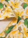 Robe jaune à fleurs froncées et lacées dans le dos des années 1960