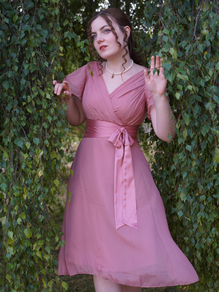 Robe de cocktail rose en tulle satiné années 1950