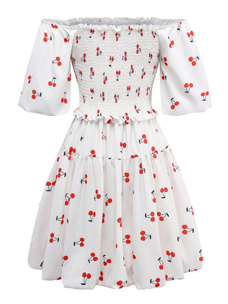 Robe blanche manches bouffantes et épaules dénudées motif cerise des années 1950