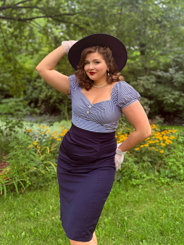 Robe crayon rayures bleu foncé manches bouffantes années 1960