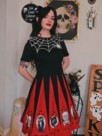 Robe patchwork imprimé toile d'araignée rouge pour Halloween des années 1950