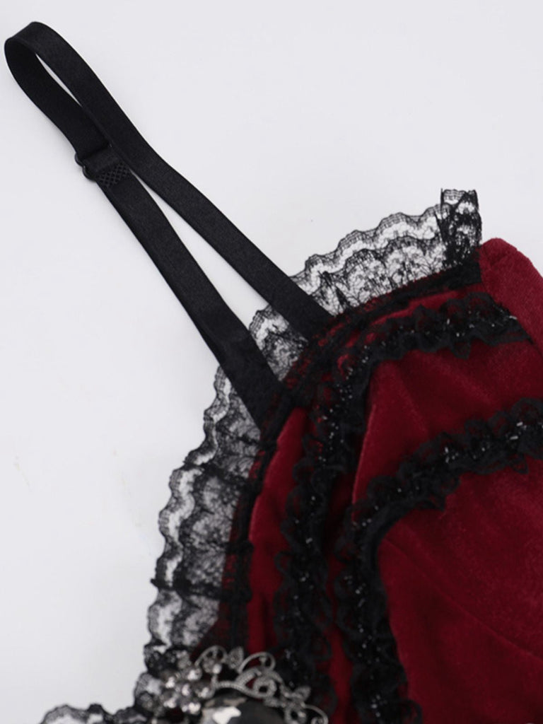 Robe de Noël bordeaux gothique en velours chaînes et strass années 1950