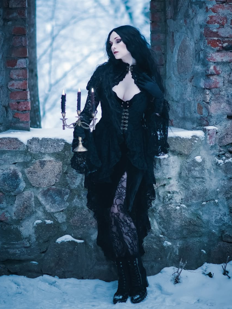 Robe victorienne noire en dentelle à manches gigot Halloween années 1980